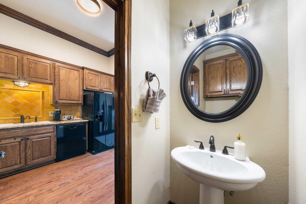 1694 County Road 102, Llano, TX 78643