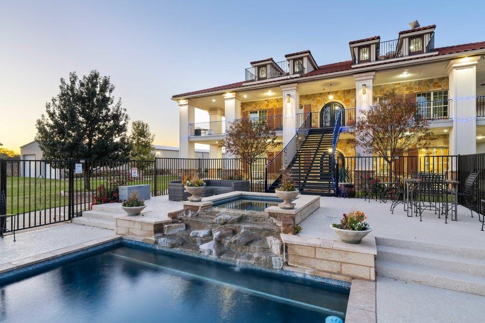 1694 County Road 102, Llano, TX 78643