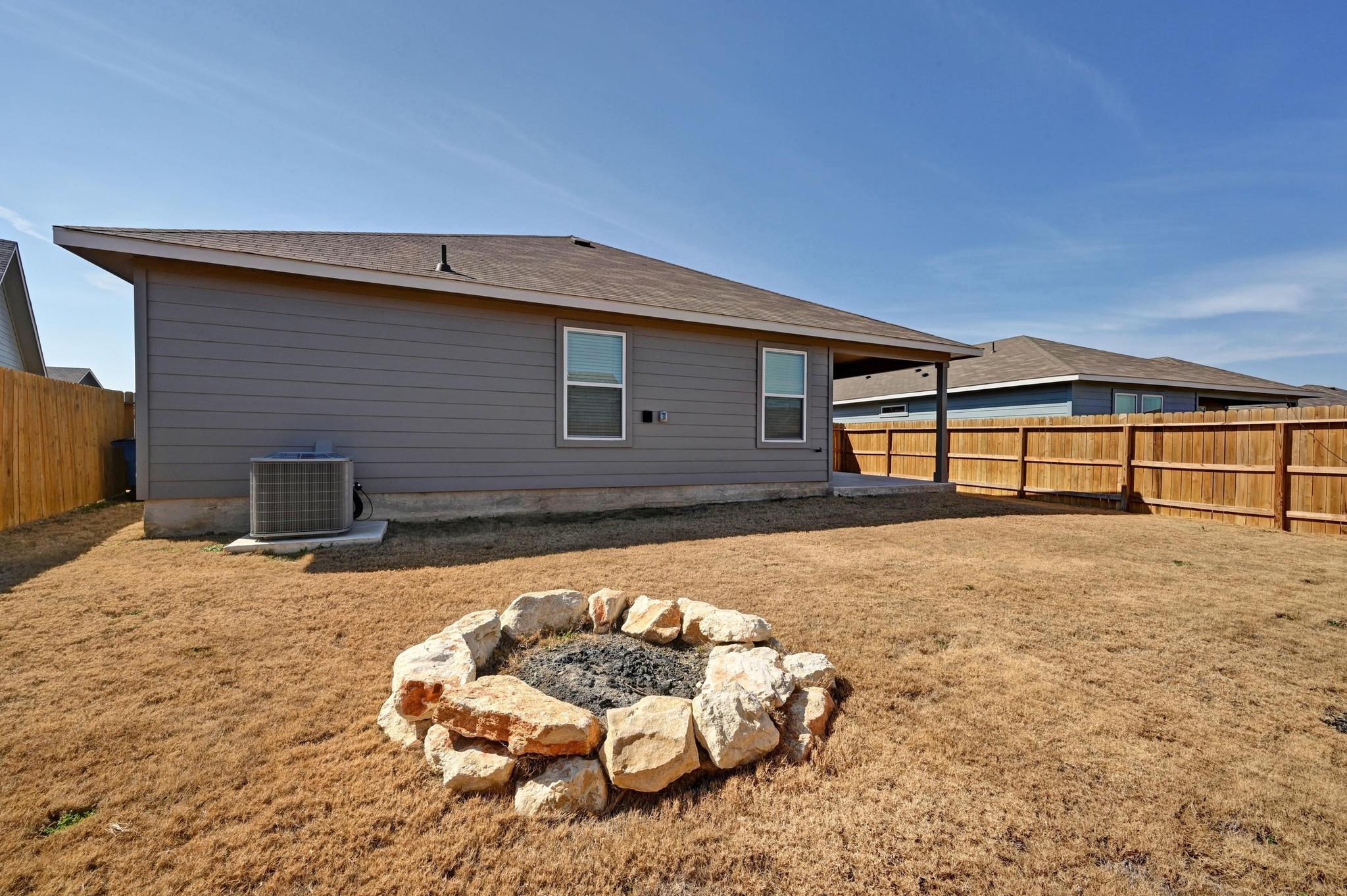 1806 Windsor Blvd, Lockhart, TX 78644