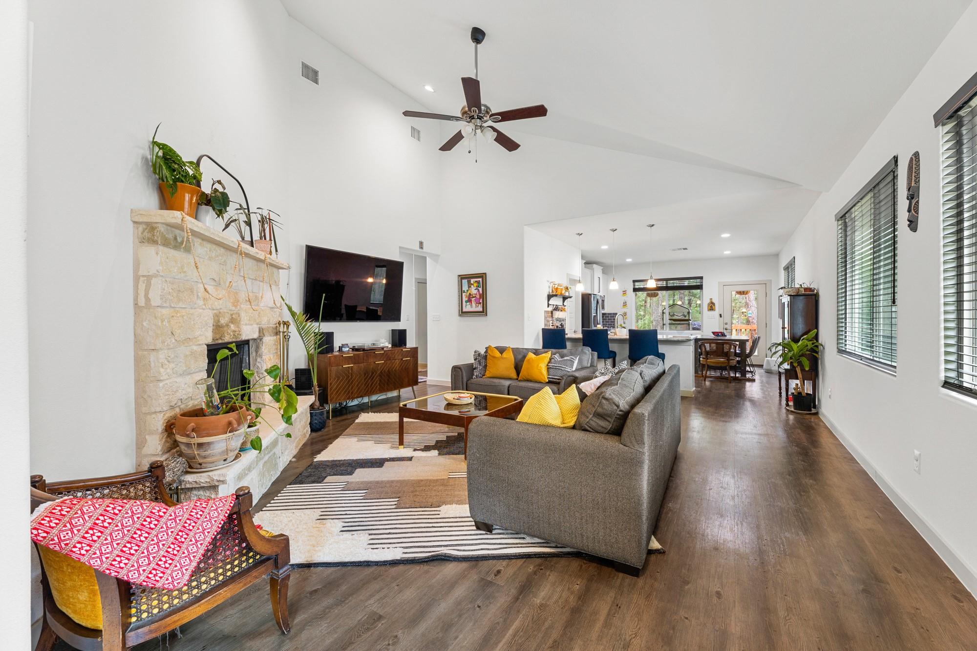 205 Hanauma Dr, Bastrop, TX 78602