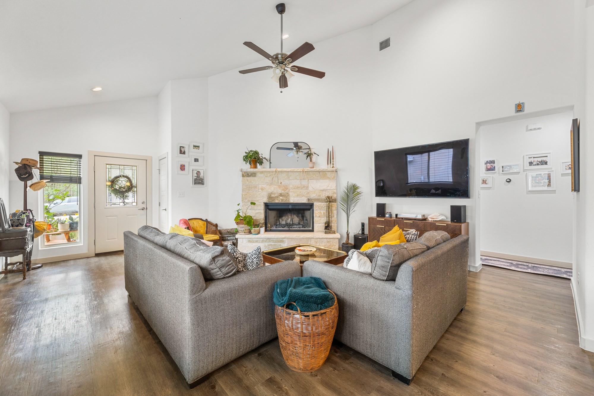 205 Hanauma Dr, Bastrop, TX 78602