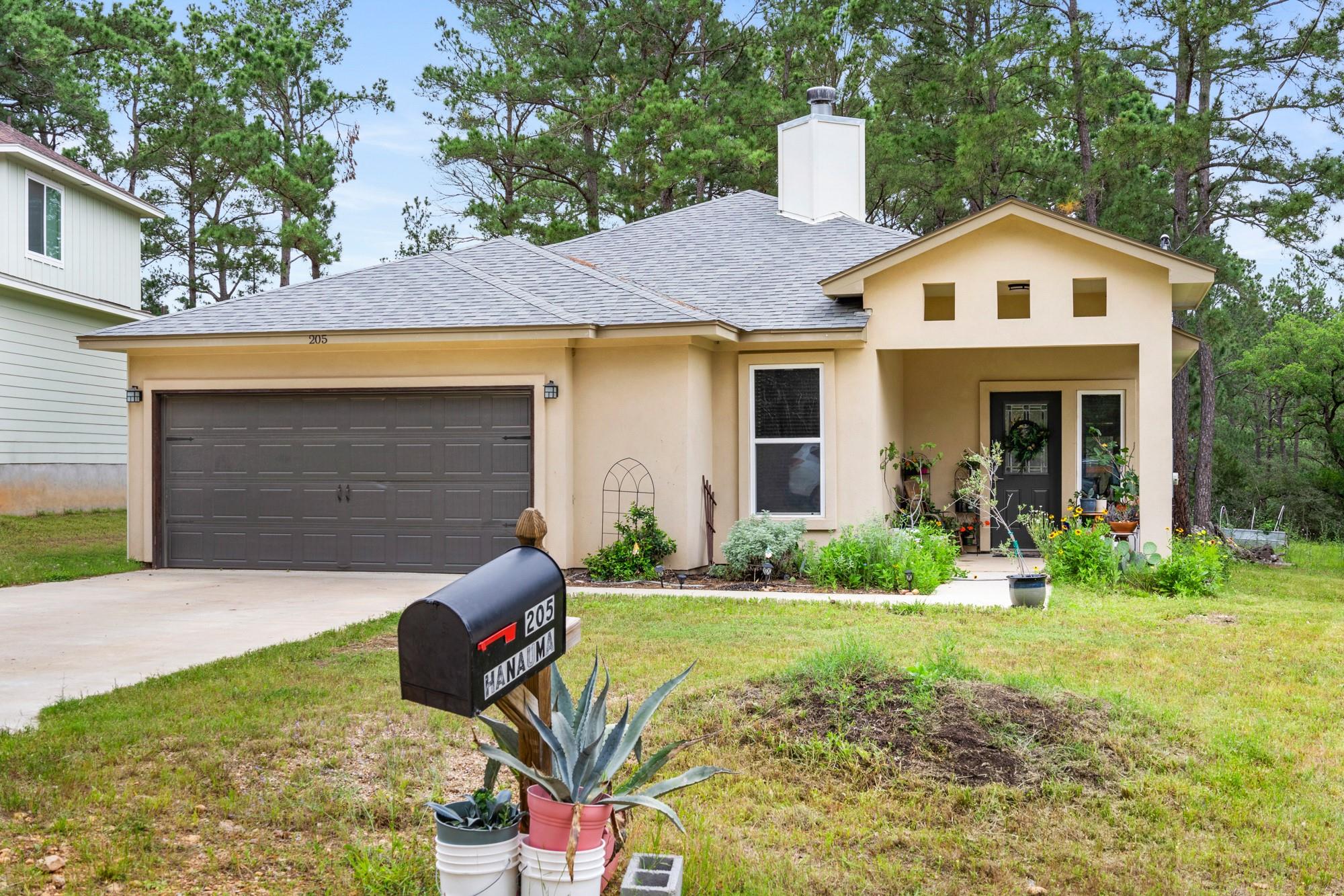 205 Hanauma Dr, Bastrop, TX 78602