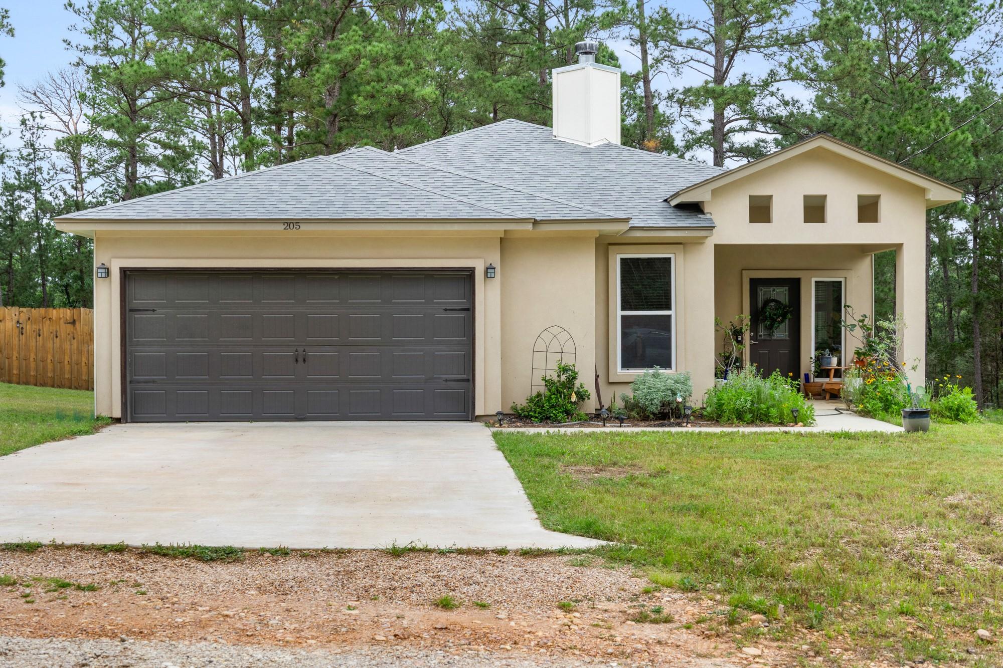 205 Hanauma Dr, Bastrop, TX 78602