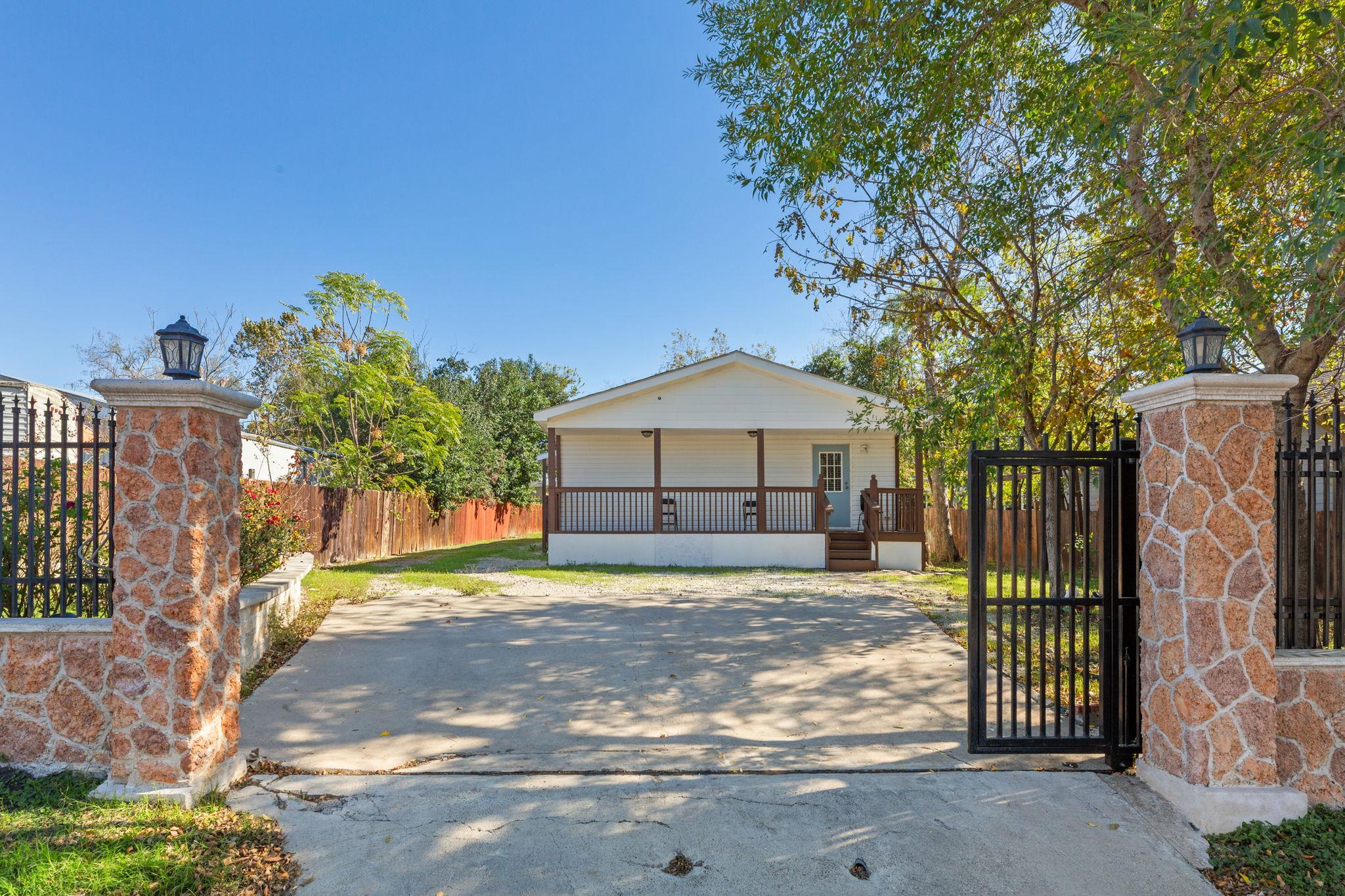 13907 Tophill Cir, Pflugerville, TX 78660