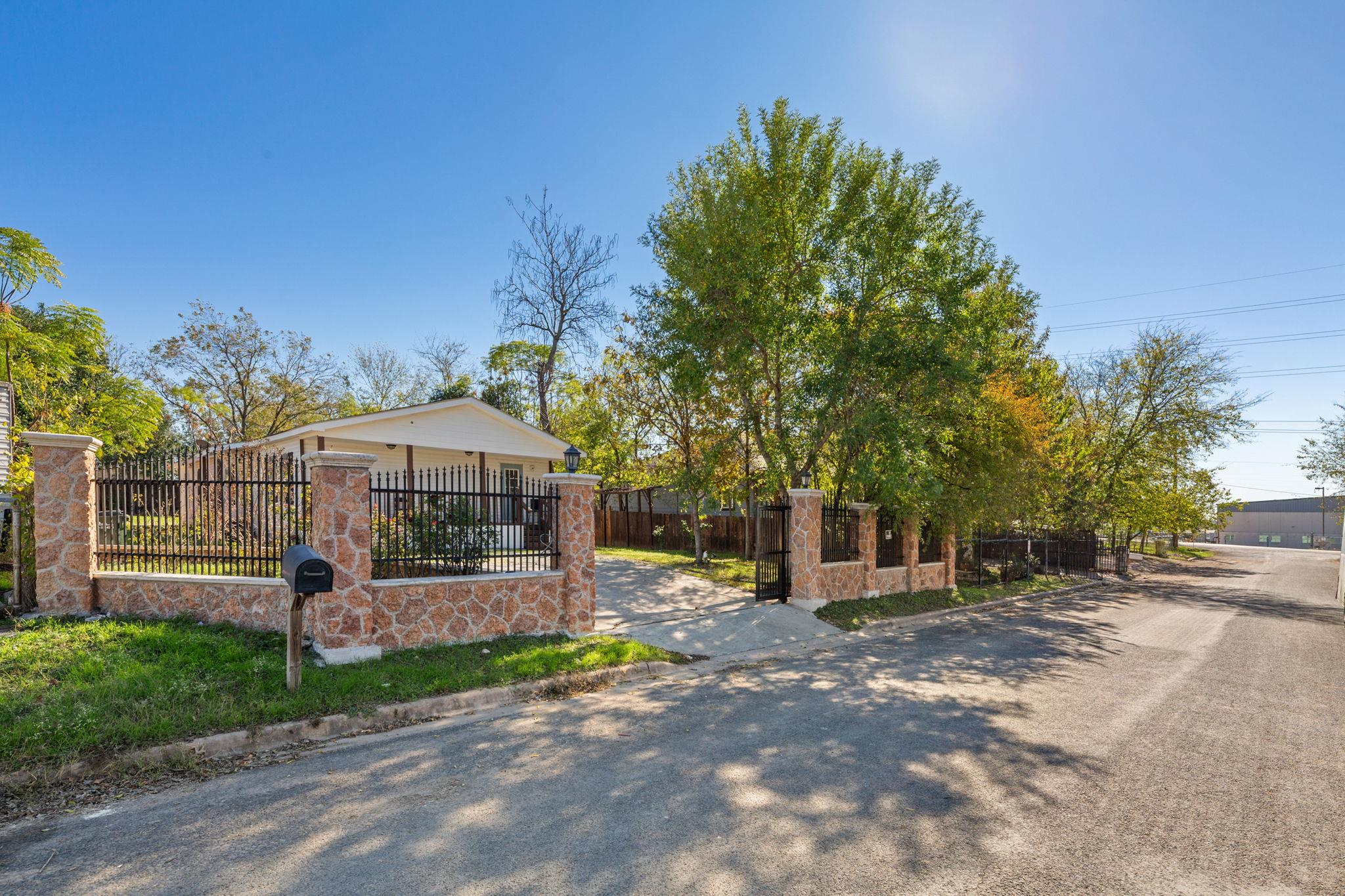 13907 Tophill Cir, Pflugerville, TX 78660