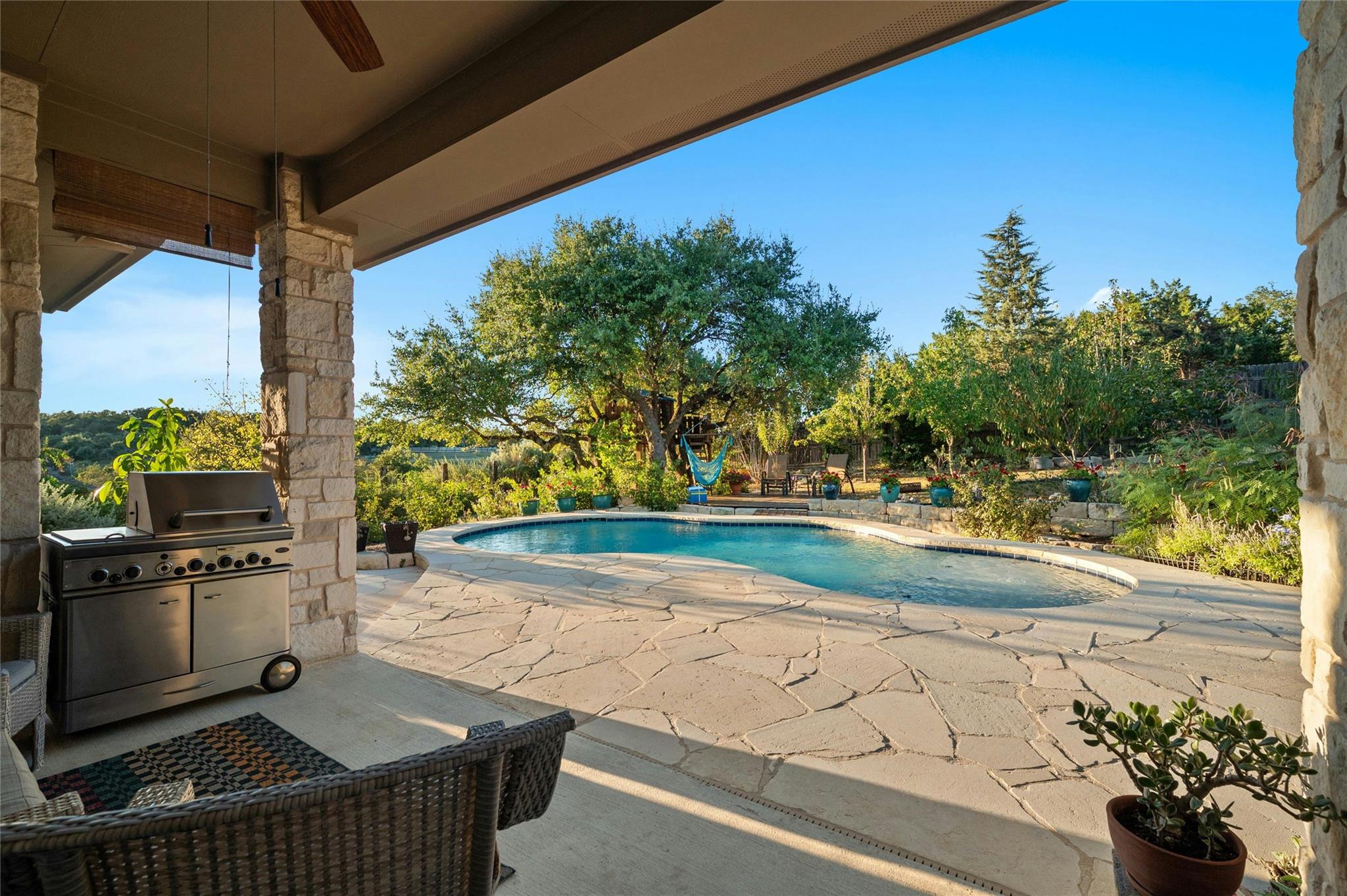 201 Greenridge Ln, Dripping Springs, TX 78620