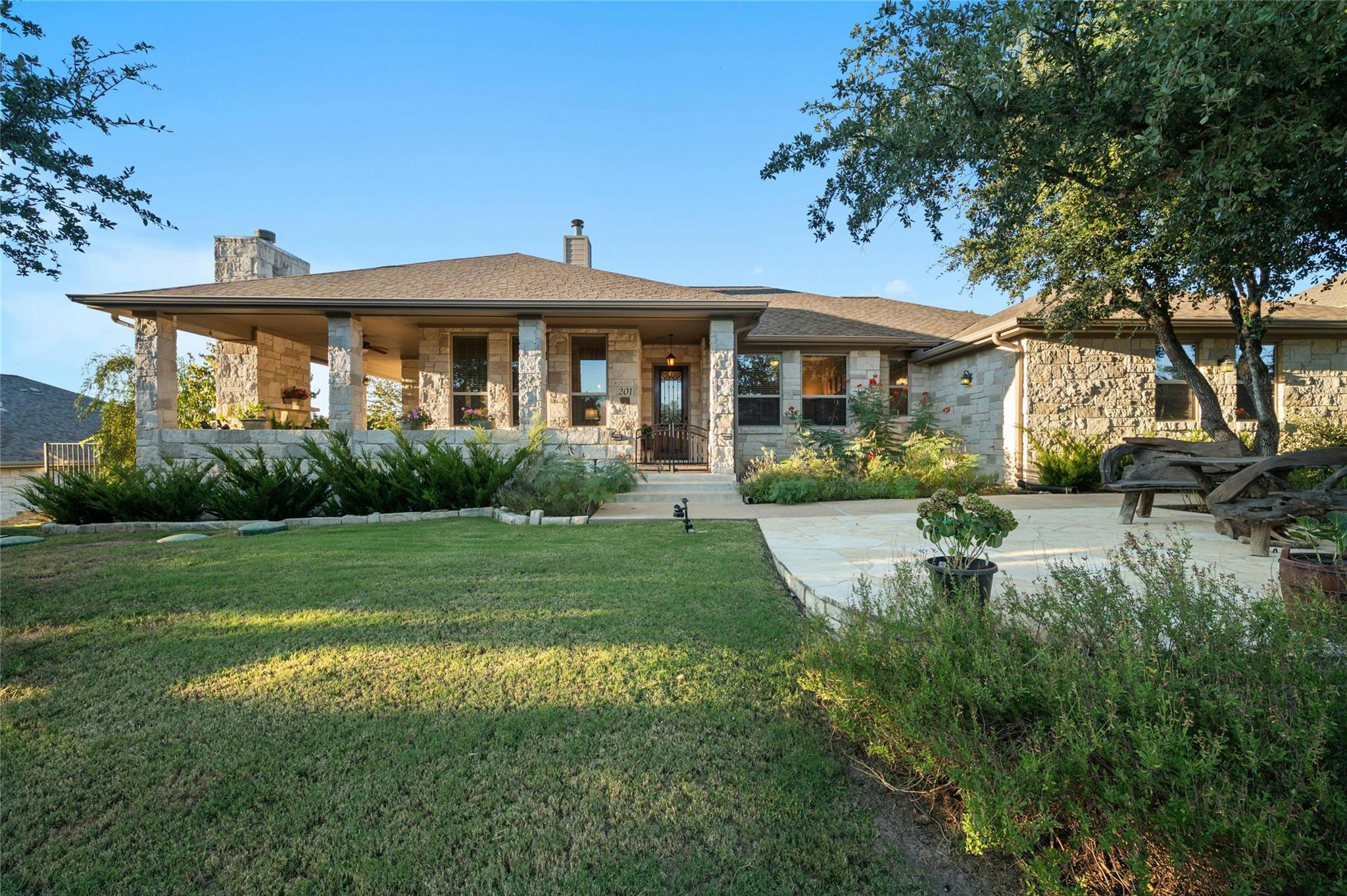 201 Greenridge Ln, Dripping Springs, TX 78620