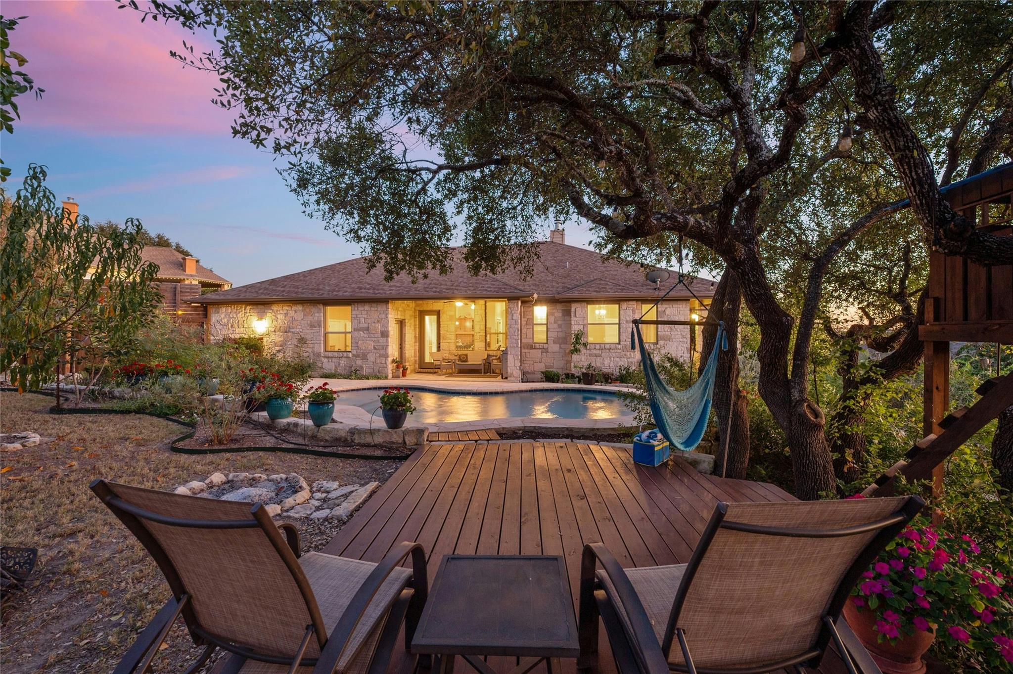 201 Greenridge Ln, Dripping Springs, TX 78620