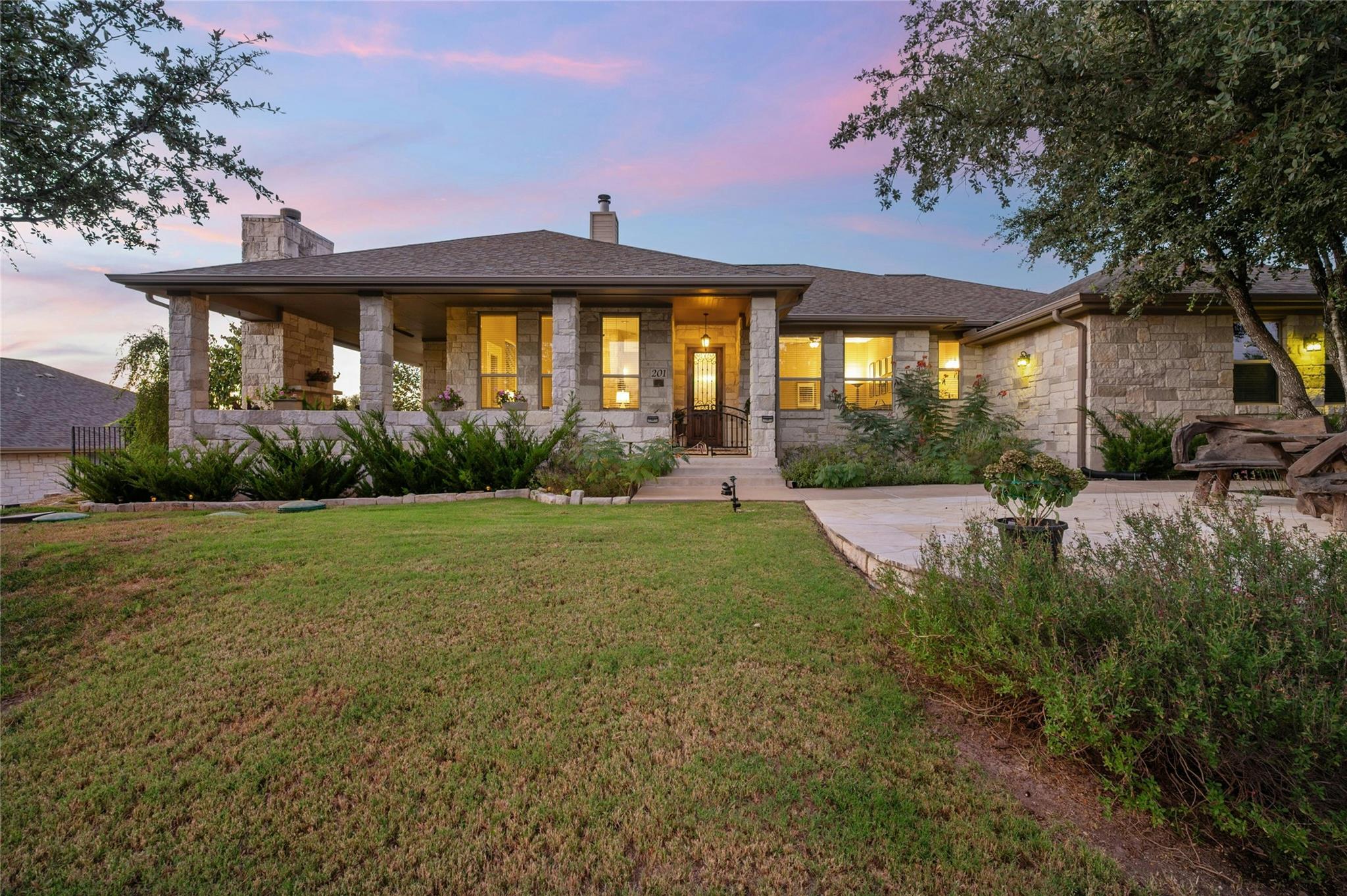 201 Greenridge Ln, Dripping Springs, TX 78620