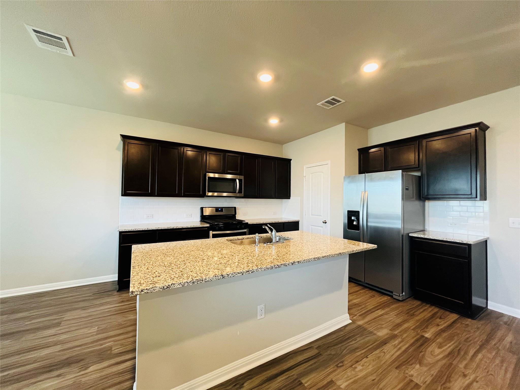 121 Arrowhead Vine St, Leander, TX 78641