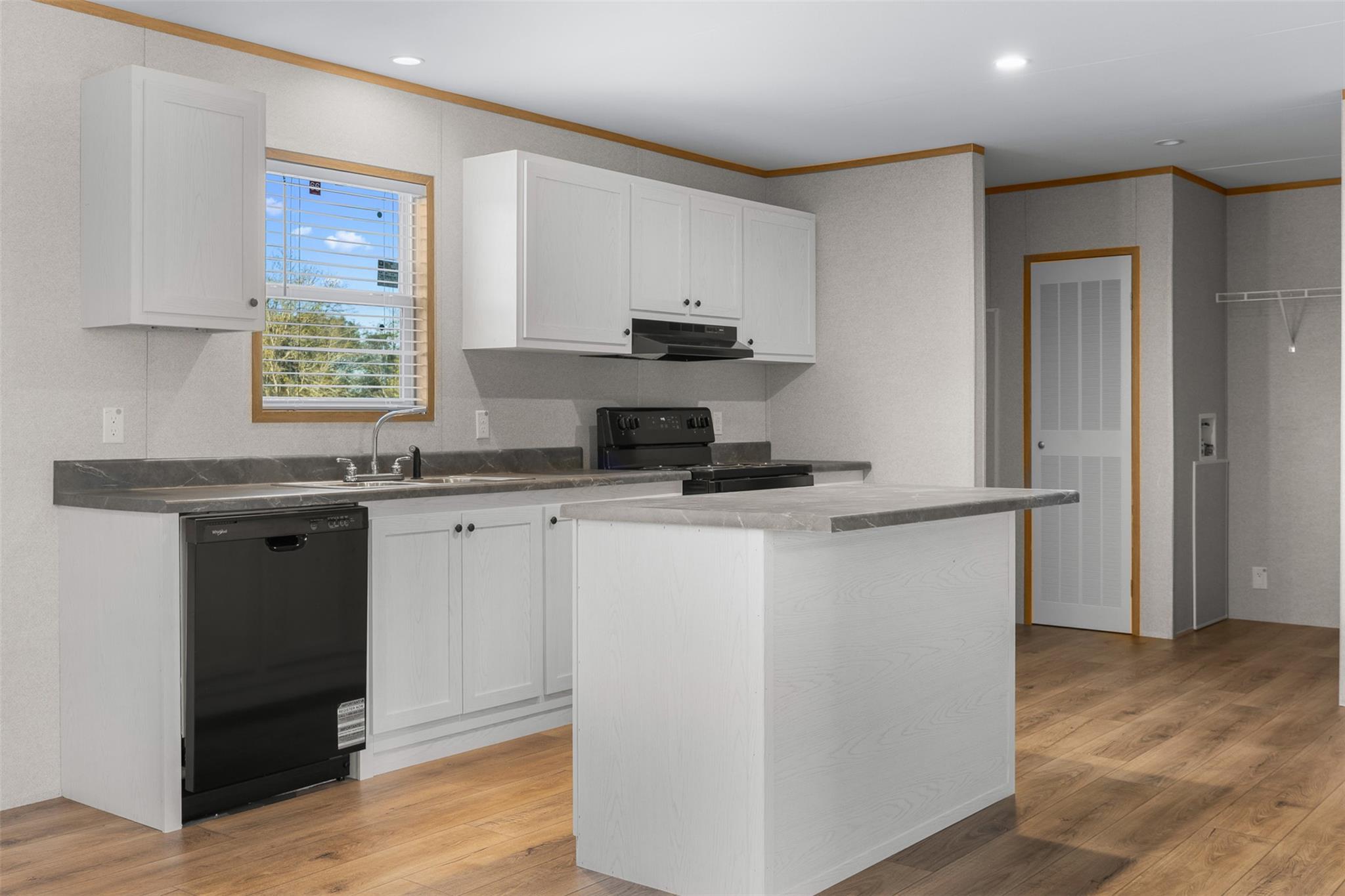 139 Azalea Ct, Dale, TX 78616