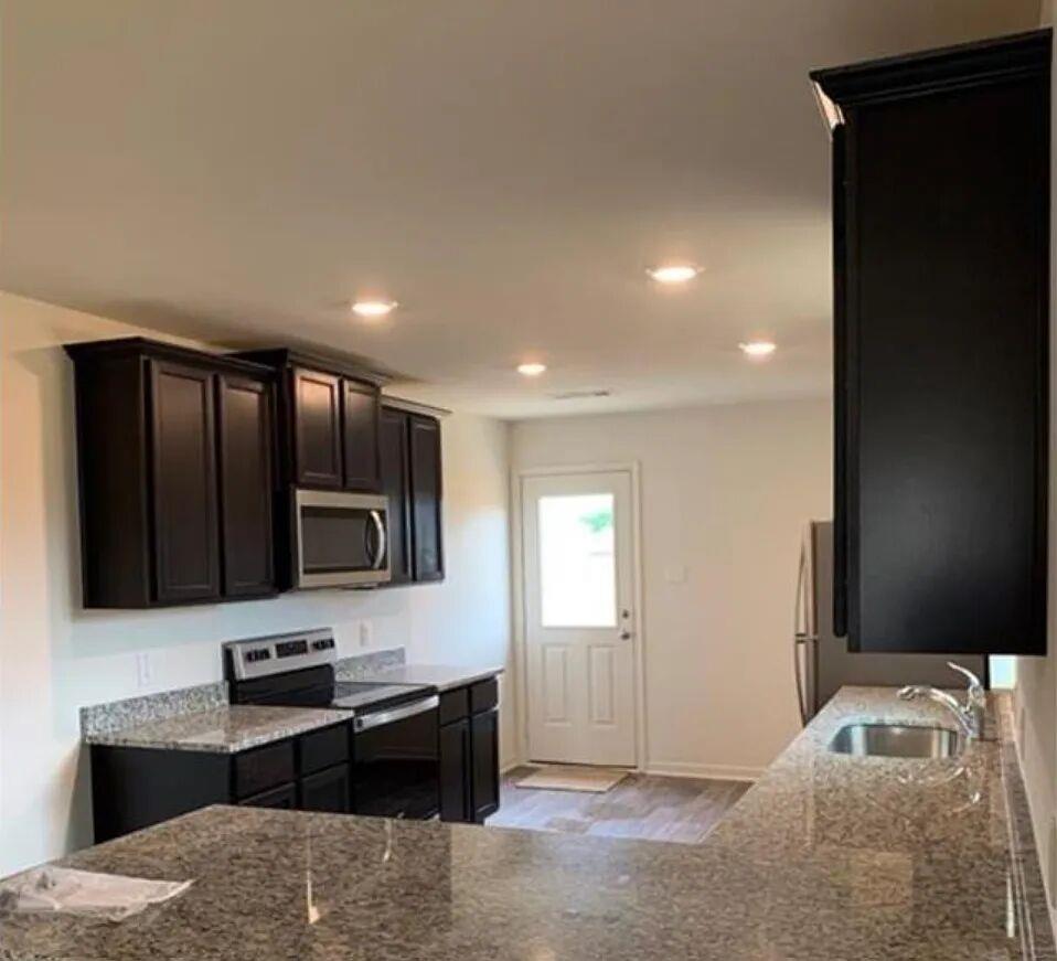 213 N Crescent park Dr, Jarrell, TX 76537