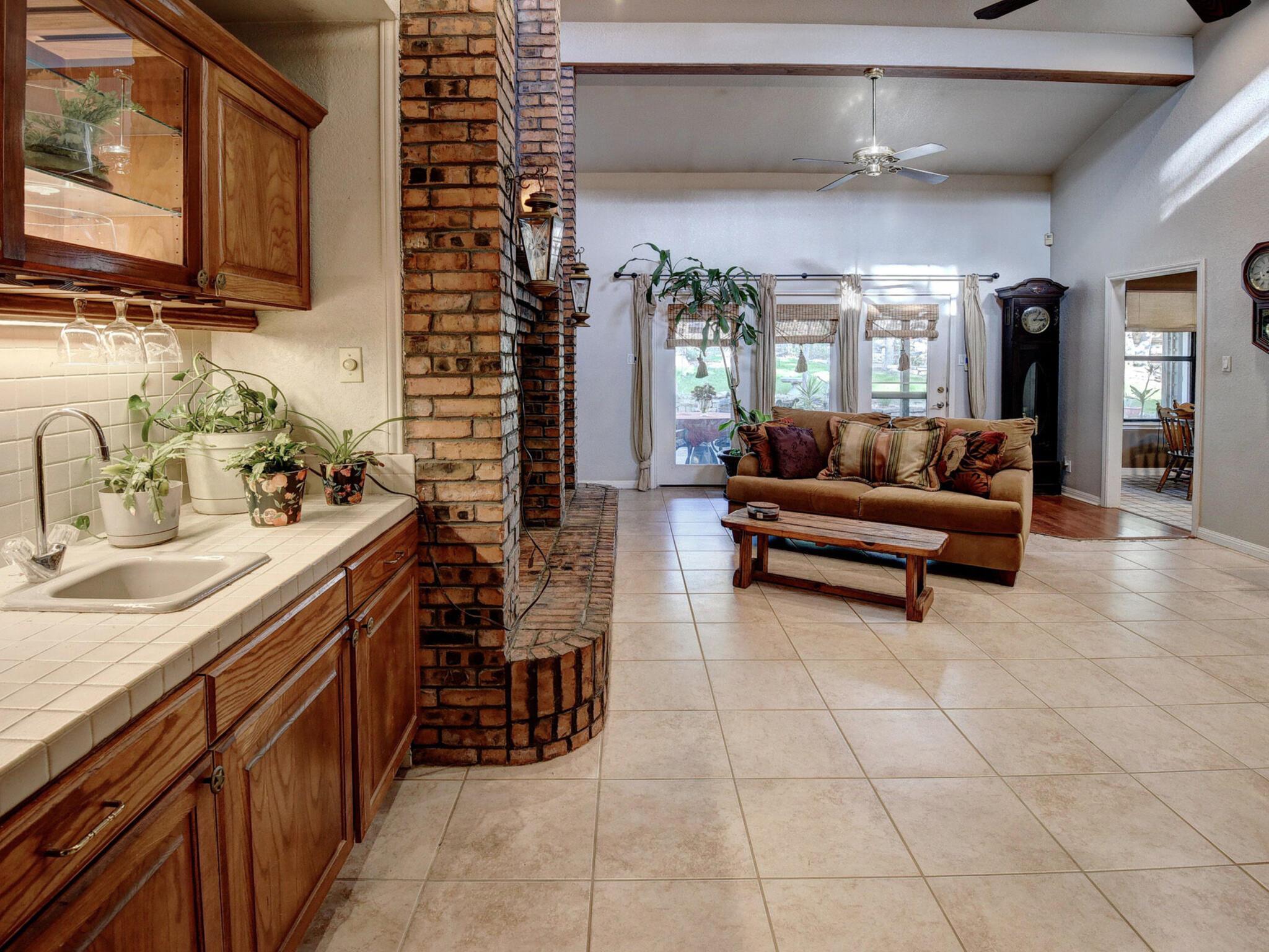 191 Mamalu Dr, Bastrop, TX 78602