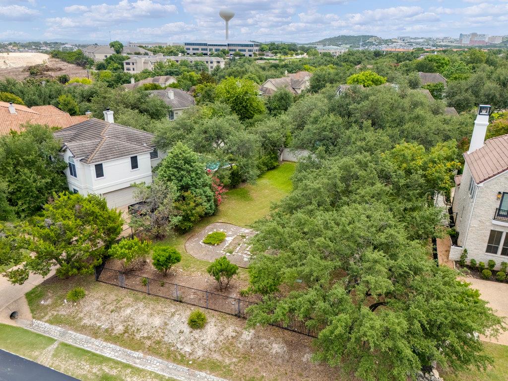 9 Wingreen Loop, The Hills, TX 78738