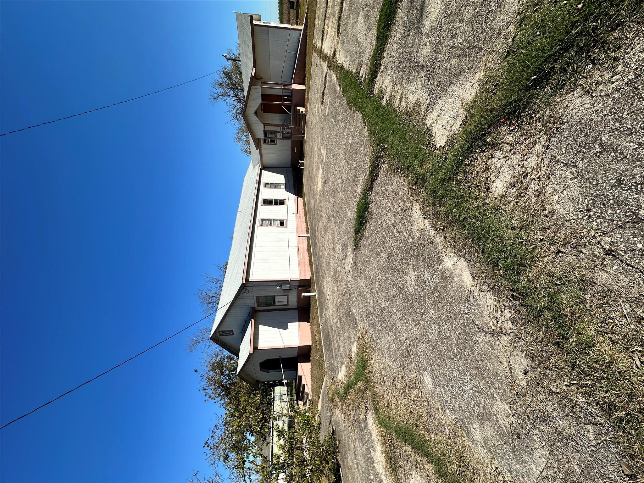 125 2nd Ave, Taylor, TX 76574