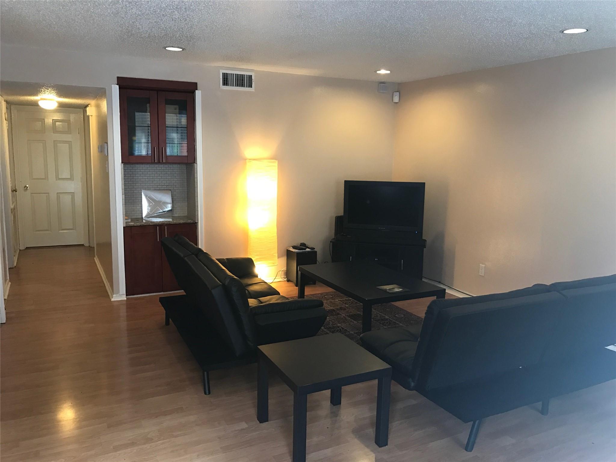 2401 Leon St # 203, Austin, TX 78705