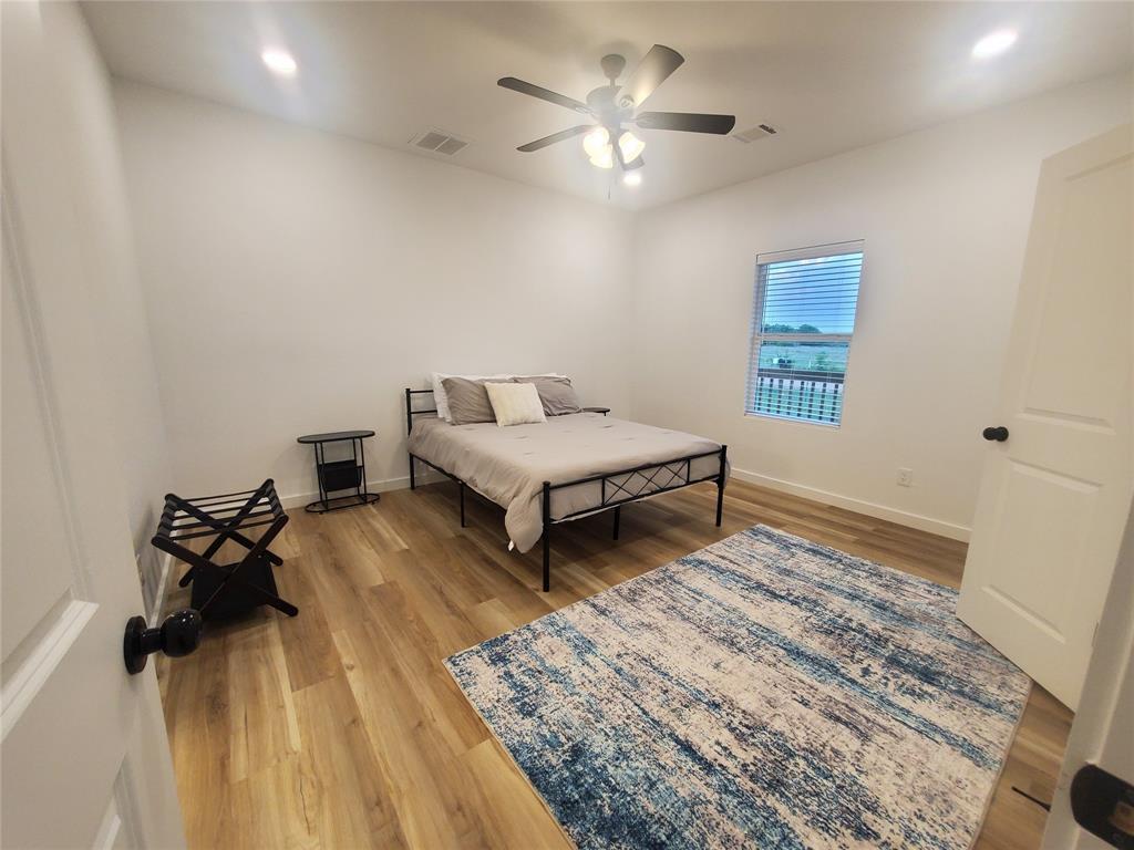 105 Red Tip Ln, Brenham, TX 77833