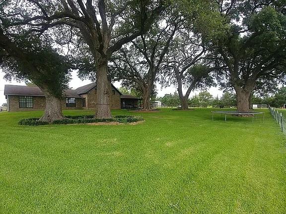 105 Red Tip Ln, Brenham, TX 77833