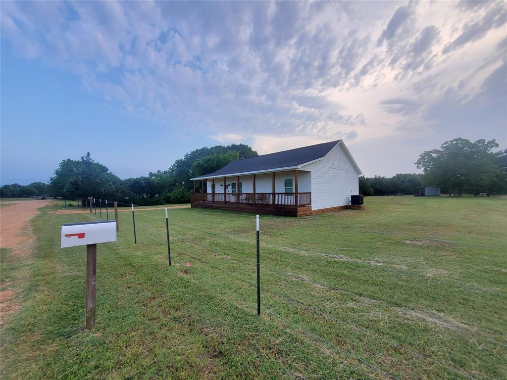 105 Red Tip Ln, Brenham, TX 77833
