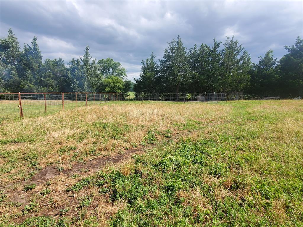 105 Red Tip Ln, Brenham, TX 77833