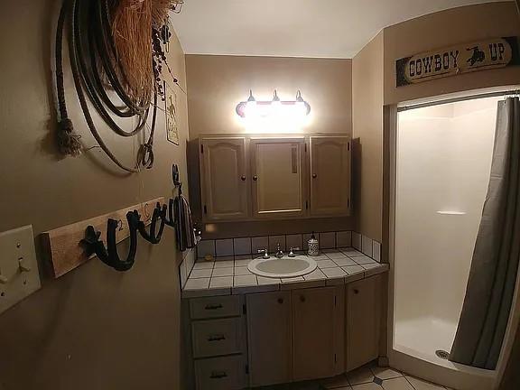 105 Red Tip Ln, Brenham, TX 77833