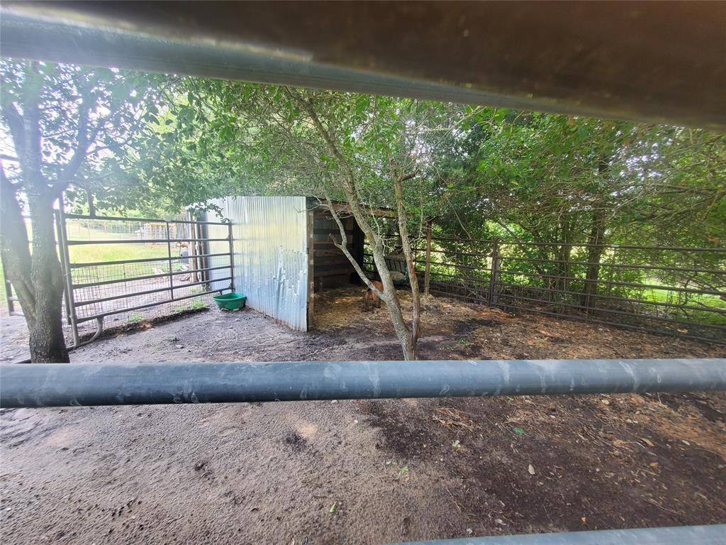 105 Red Tip Ln, Brenham, TX 77833