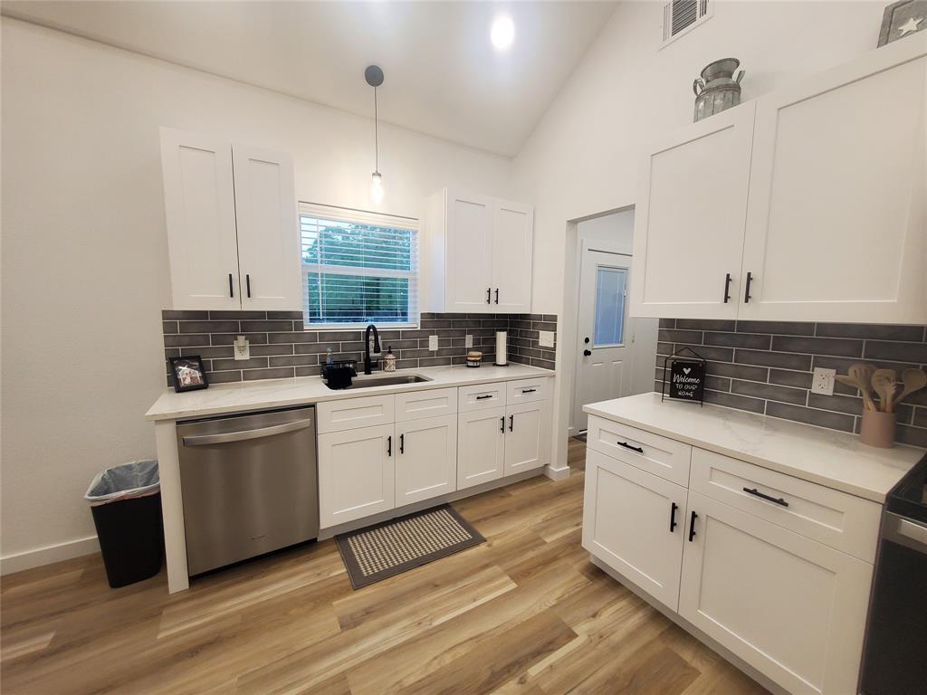 105 Red Tip Ln, Brenham, TX 77833