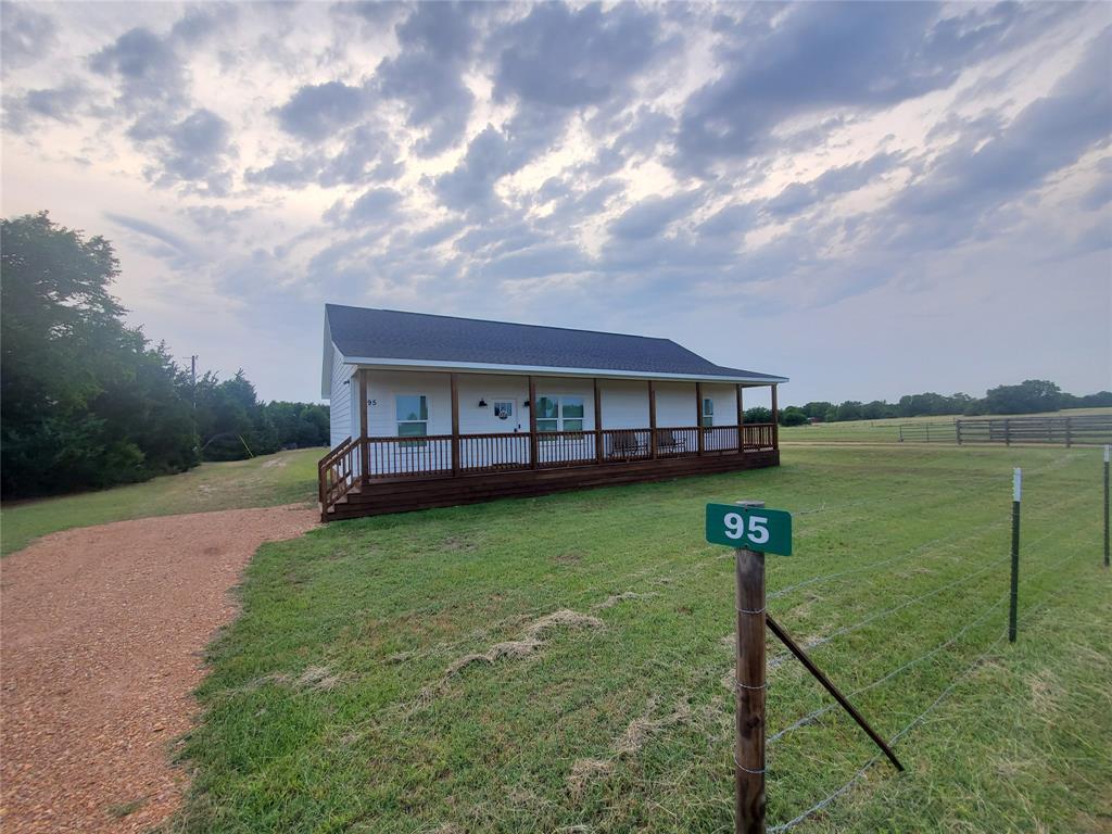 105 Red Tip Ln, Brenham, TX 77833