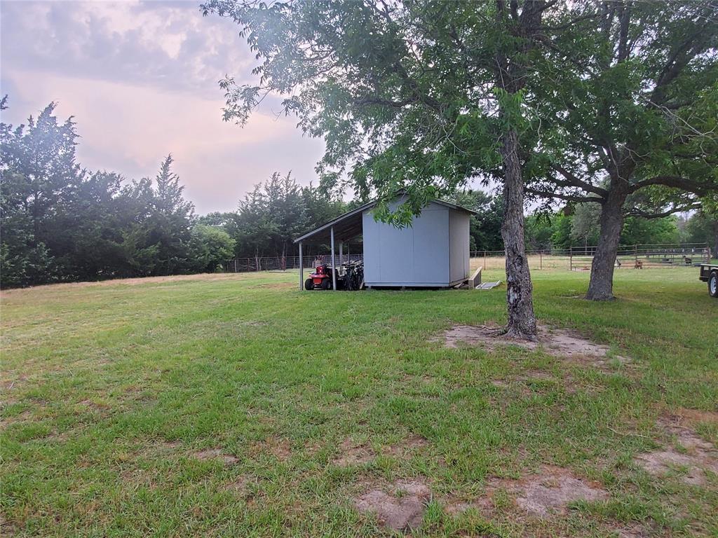 105 Red Tip Ln, Brenham, TX 77833