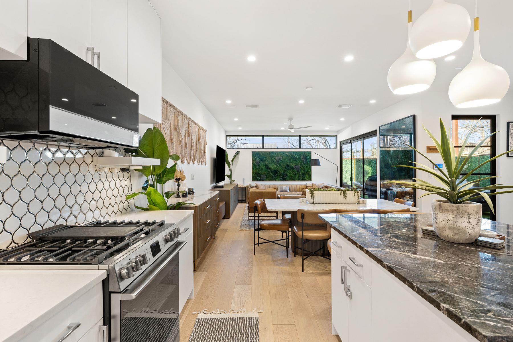 1304 Comal St, Austin, TX 78702