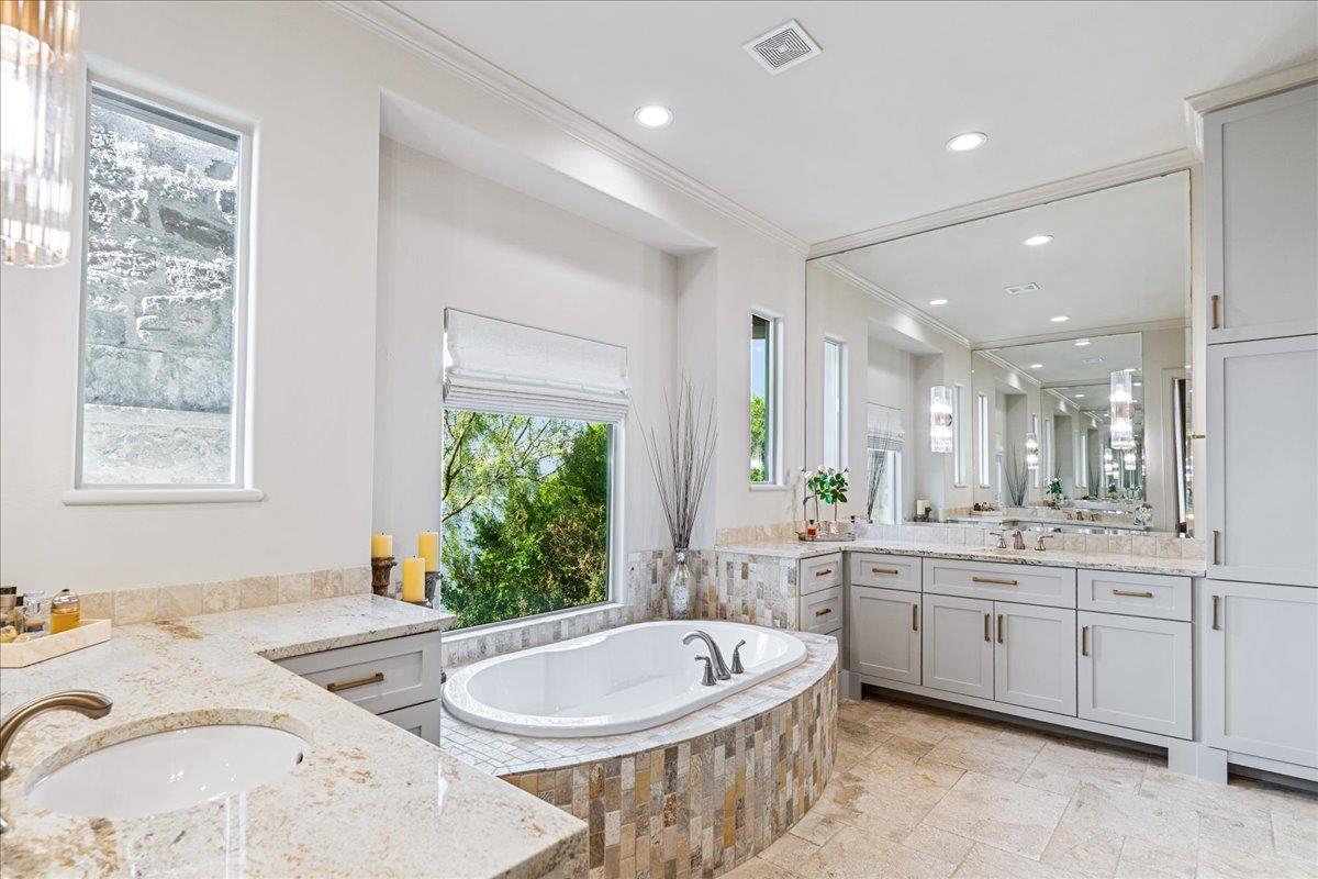 1116 Watercliffe Dr, Lago Vista, TX 78645