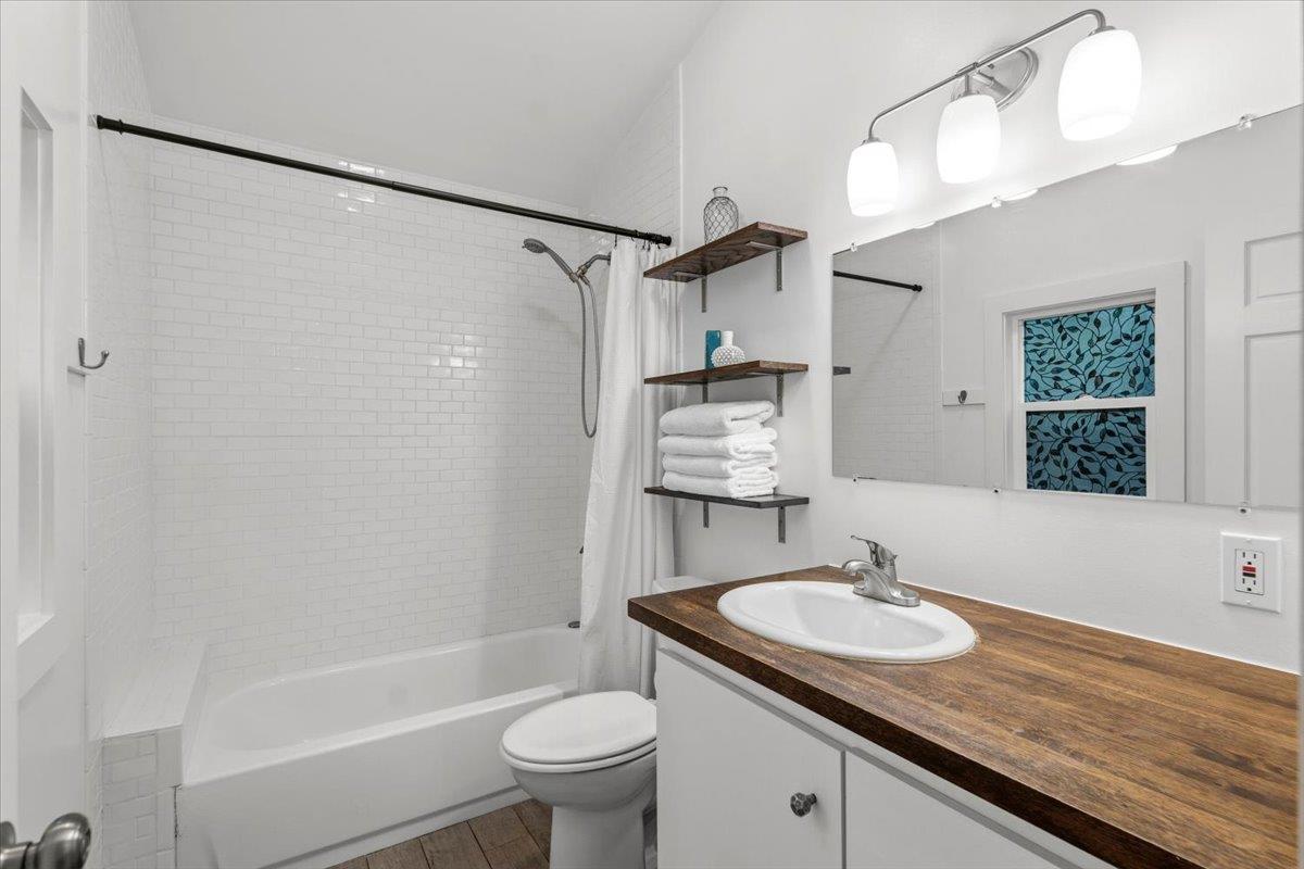 153 Old Wingo Pl, McDade, TX 78650