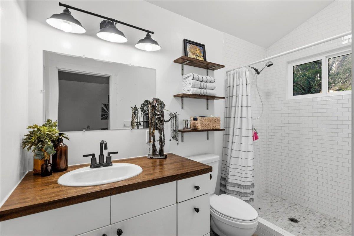 153 Old Wingo Pl, McDade, TX 78650