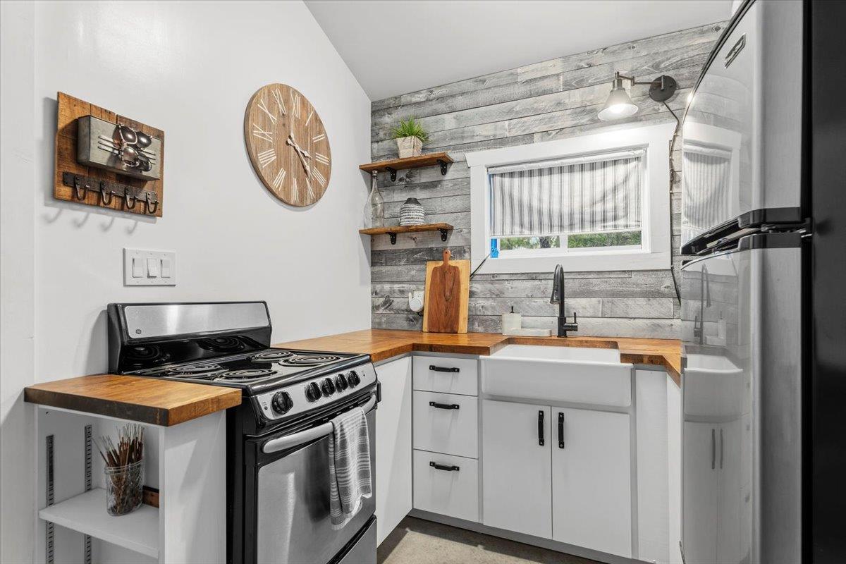 153 Old Wingo Pl, McDade, TX 78650