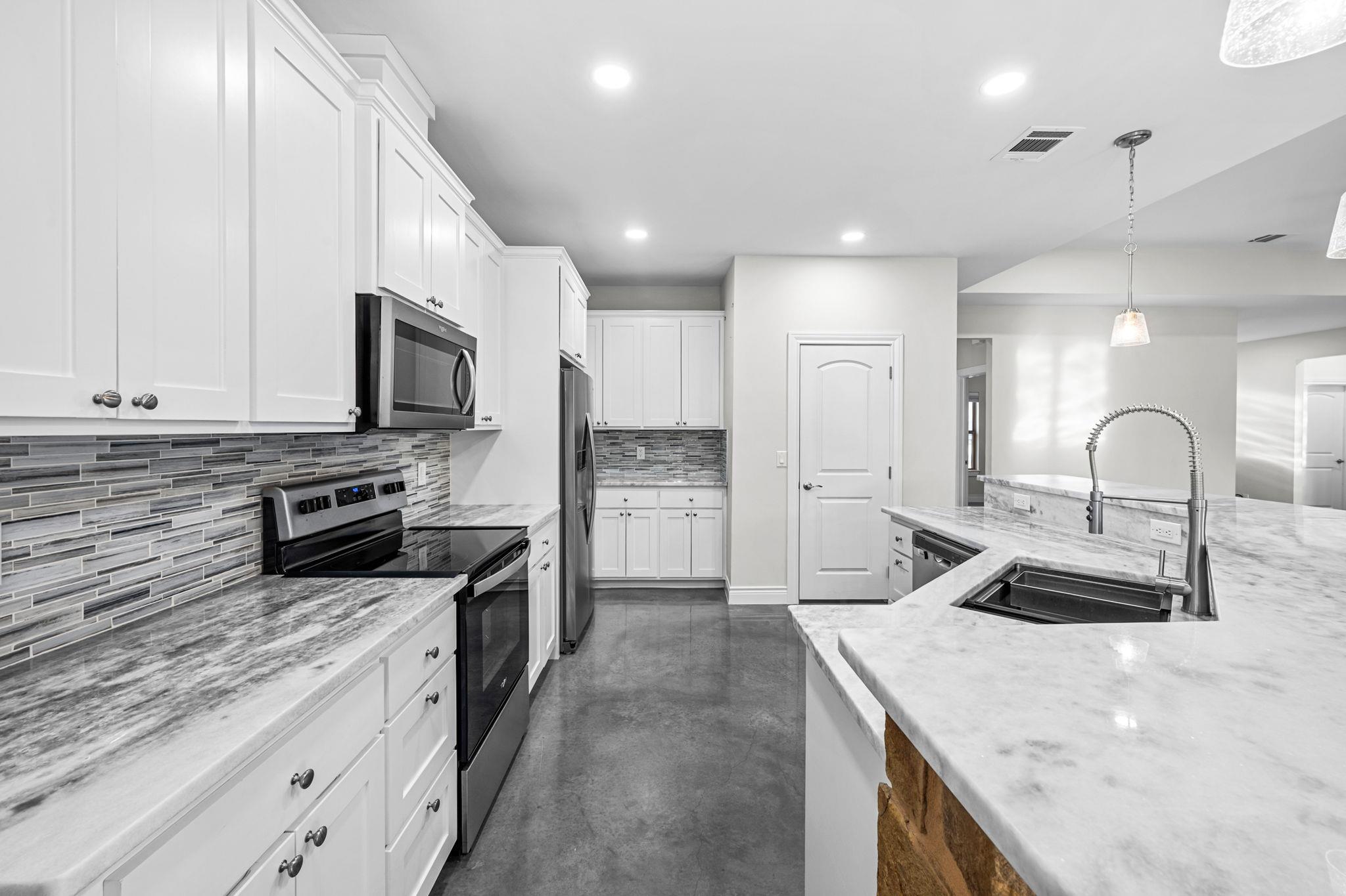 139 W Maple Dr, Granite Shoals, TX 78654