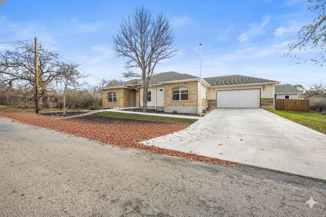 139 W Maple Dr, Granite Shoals, TX 78654