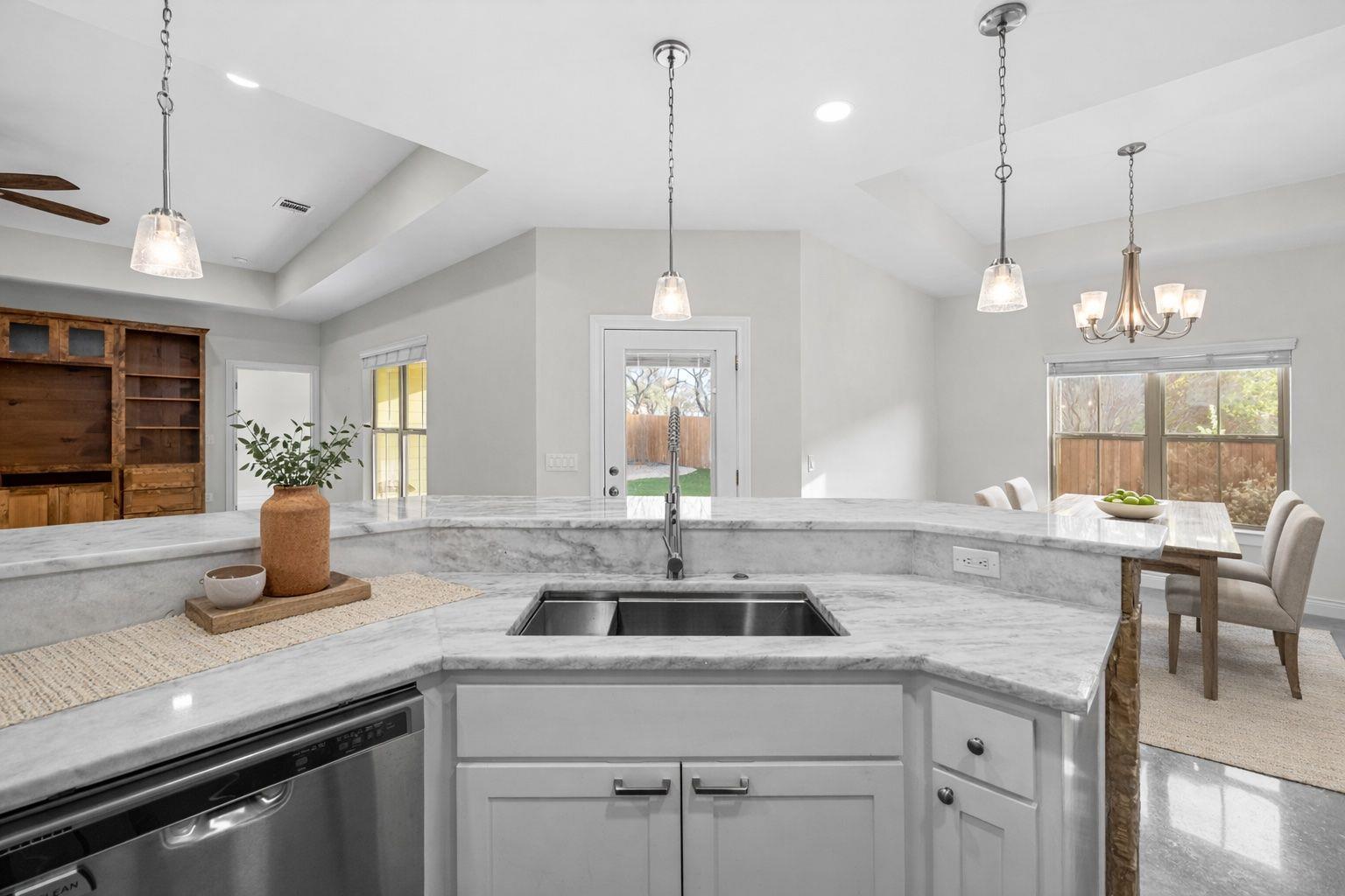 139 W Maple Dr, Granite Shoals, TX 78654