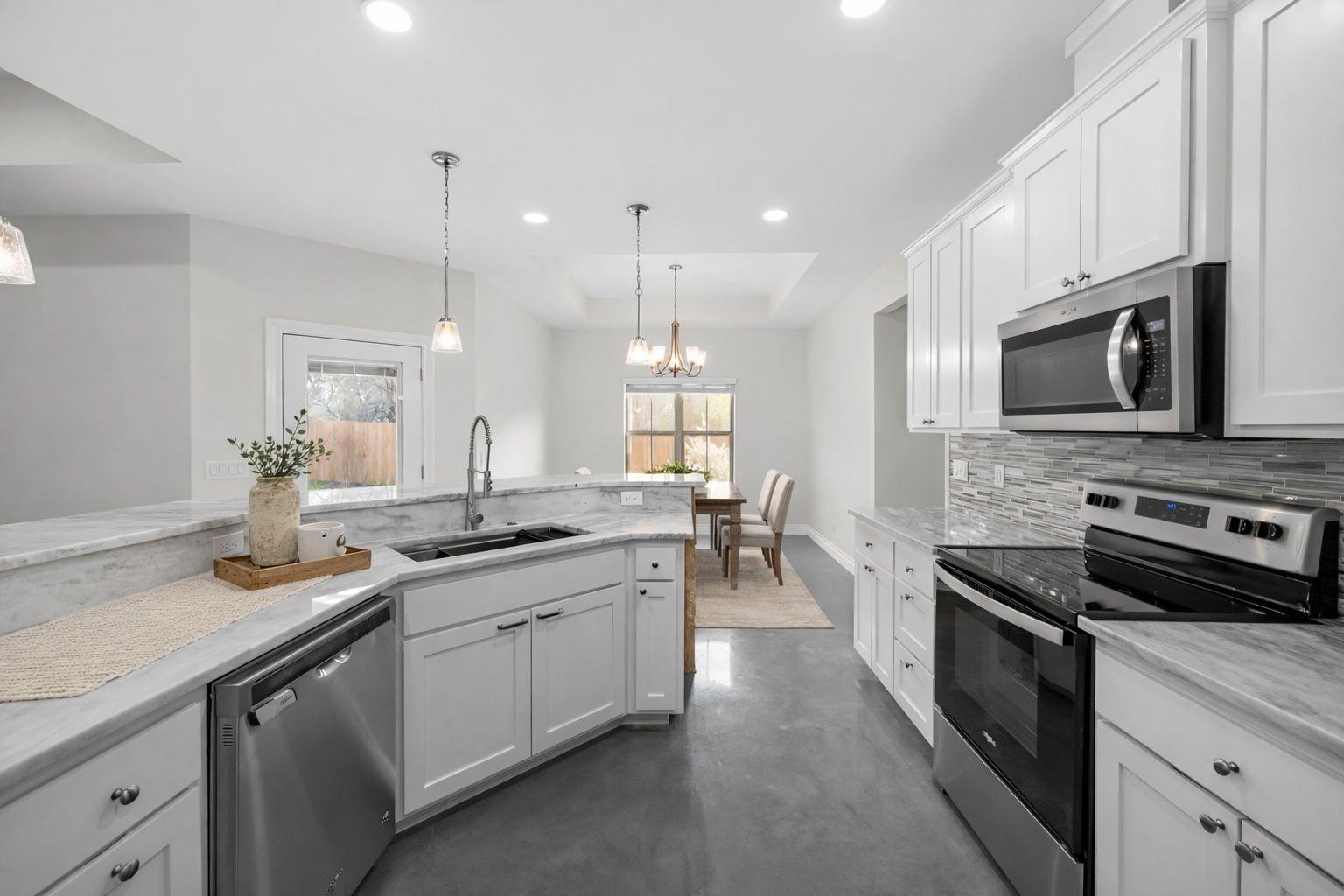 139 W Maple Dr, Granite Shoals, TX 78654