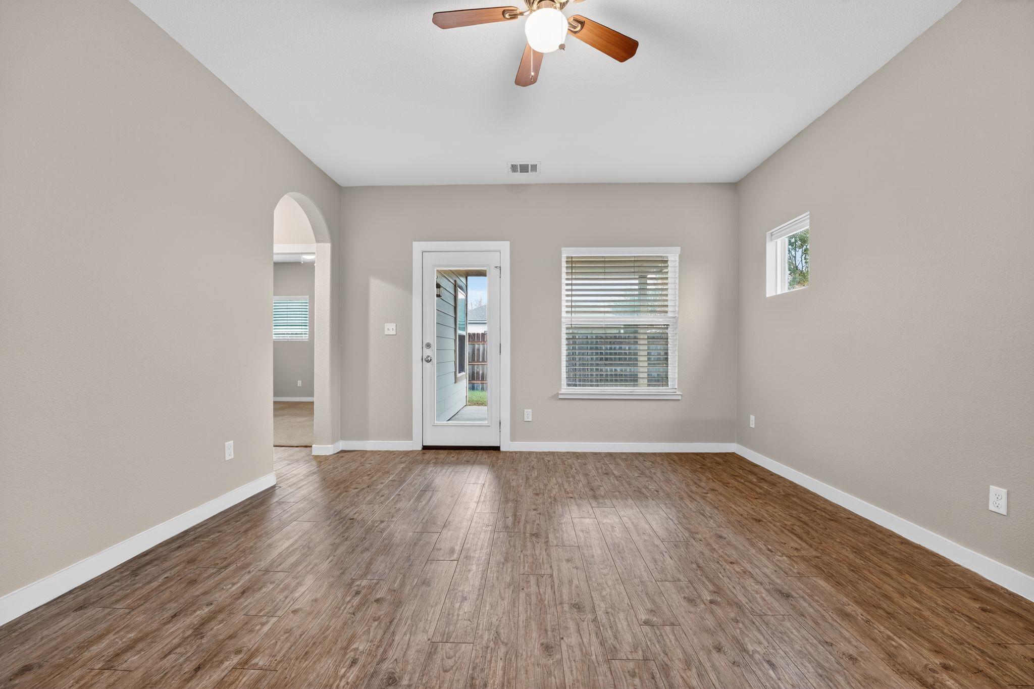 309 Cotton Cir, Thrall, TX 76578