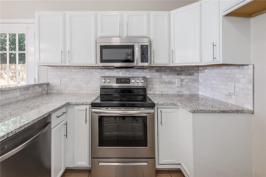 2306 West St, Taylor, TX 76574