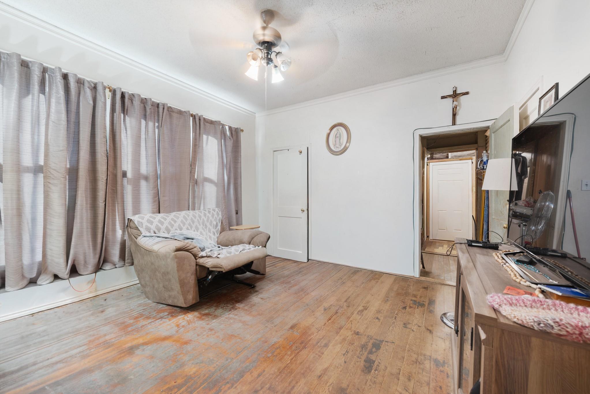 917 Trinity St, Lockhart, TX 78644