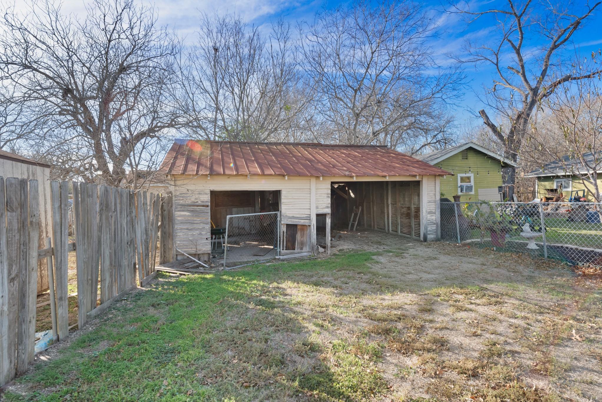 917 Trinity St, Lockhart, TX 78644