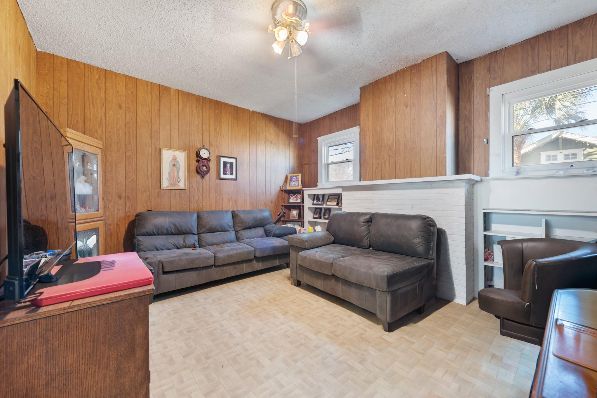 917 Trinity St, Lockhart, TX 78644