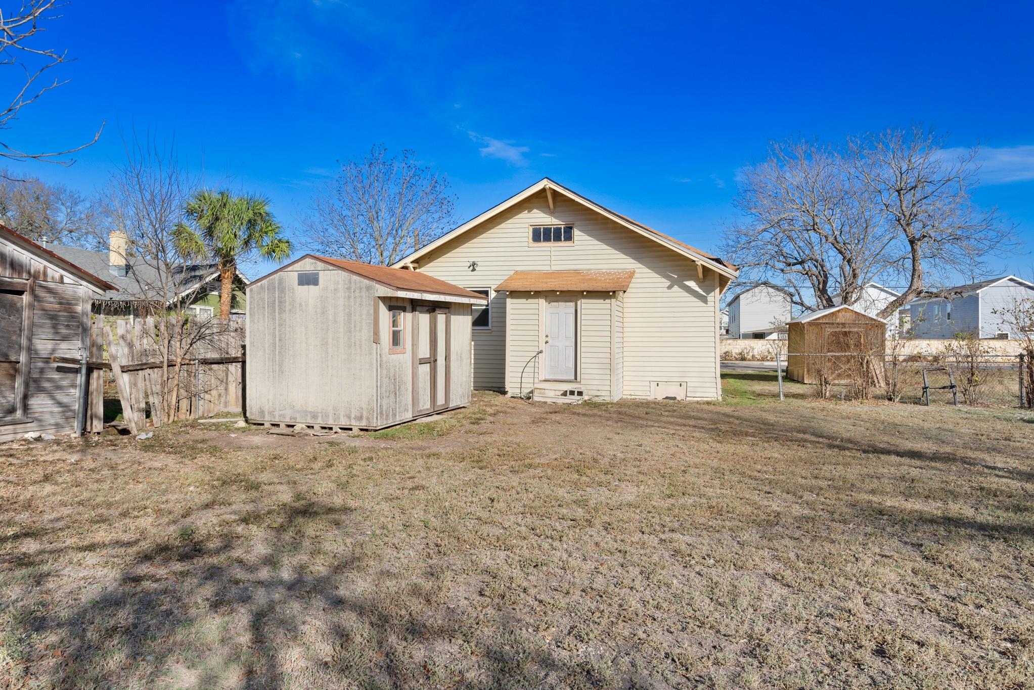 917 Trinity St, Lockhart, TX 78644
