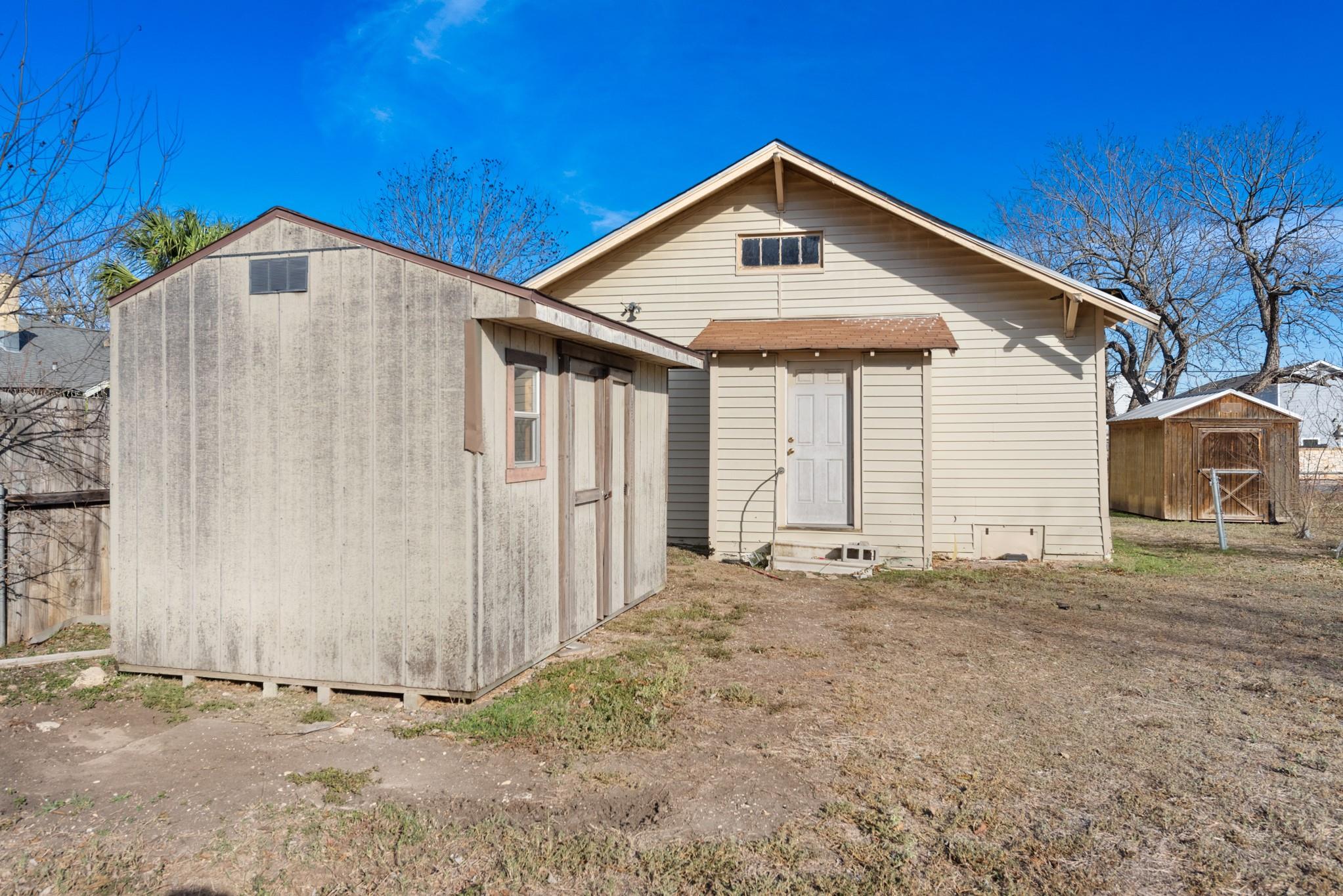 917 Trinity St, Lockhart, TX 78644