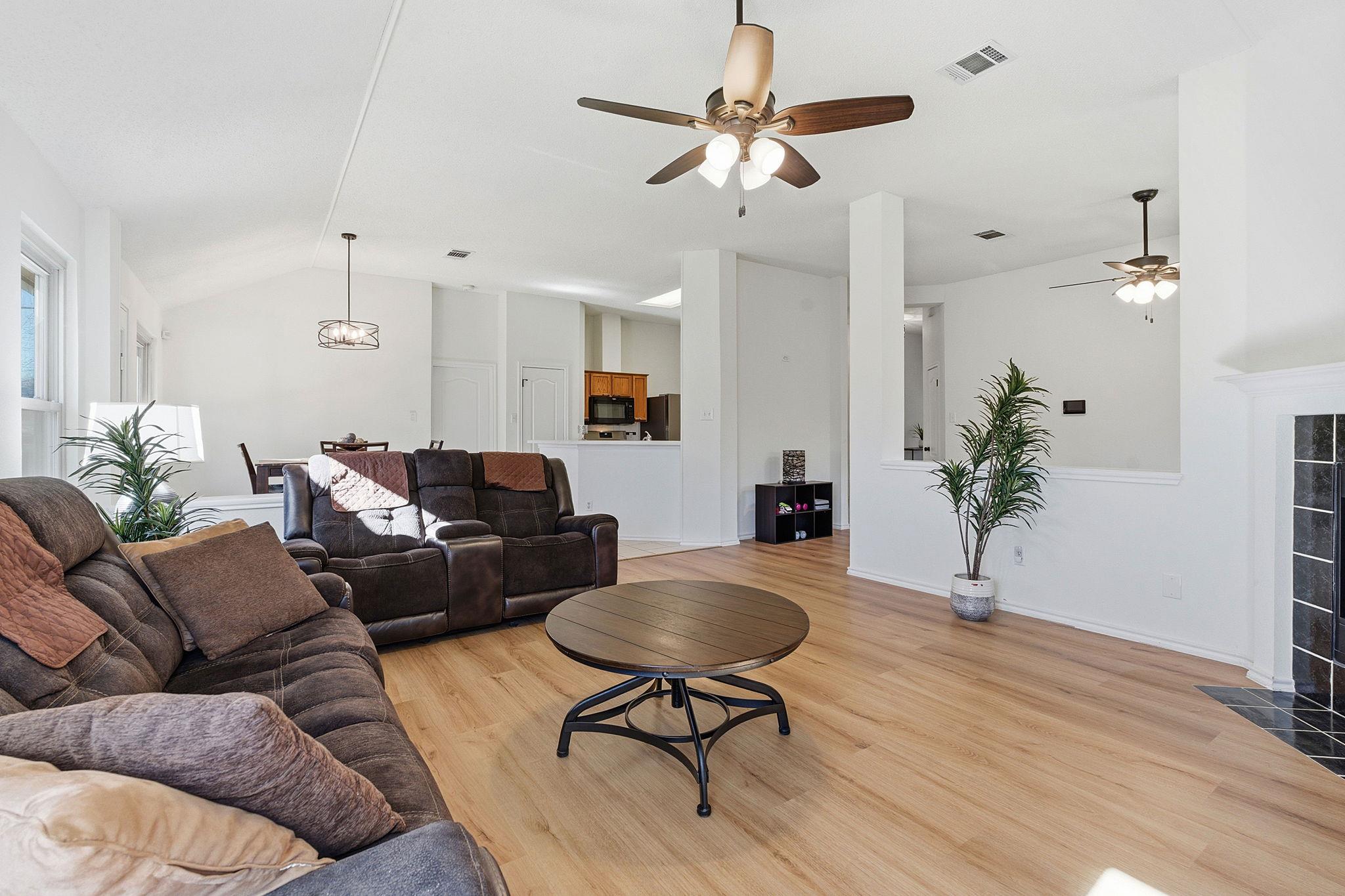 1203 Crossvine Way, Pflugerville, TX 78660