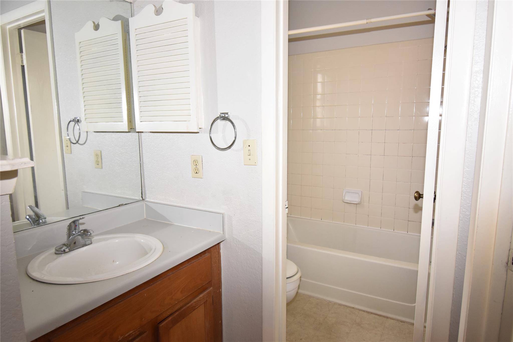 2114 Cedar Bend Dr # B, Austin, TX 78758