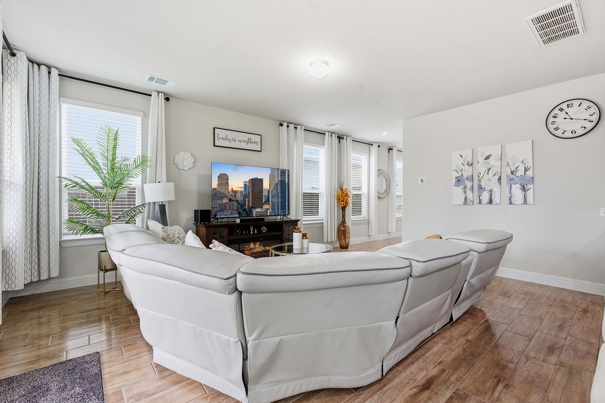 152 Riverhill Dr, Georgetown, TX 78628