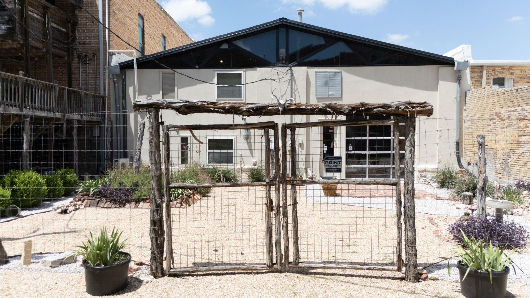 207 E Clark St, Bartlett, TX 76511