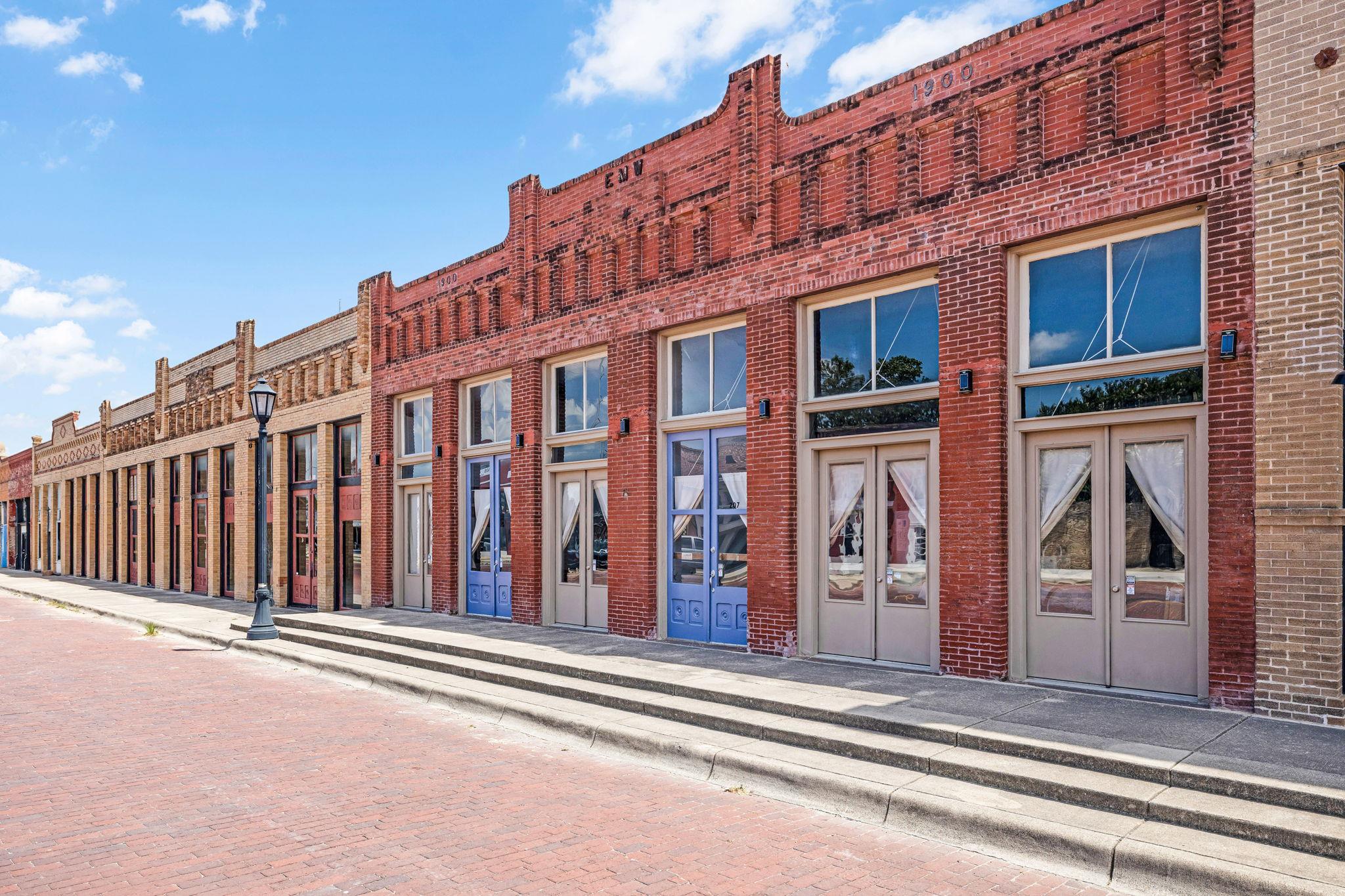 207 E Clark St, Bartlett, TX 76511